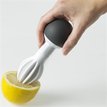 Squeeze Lemon